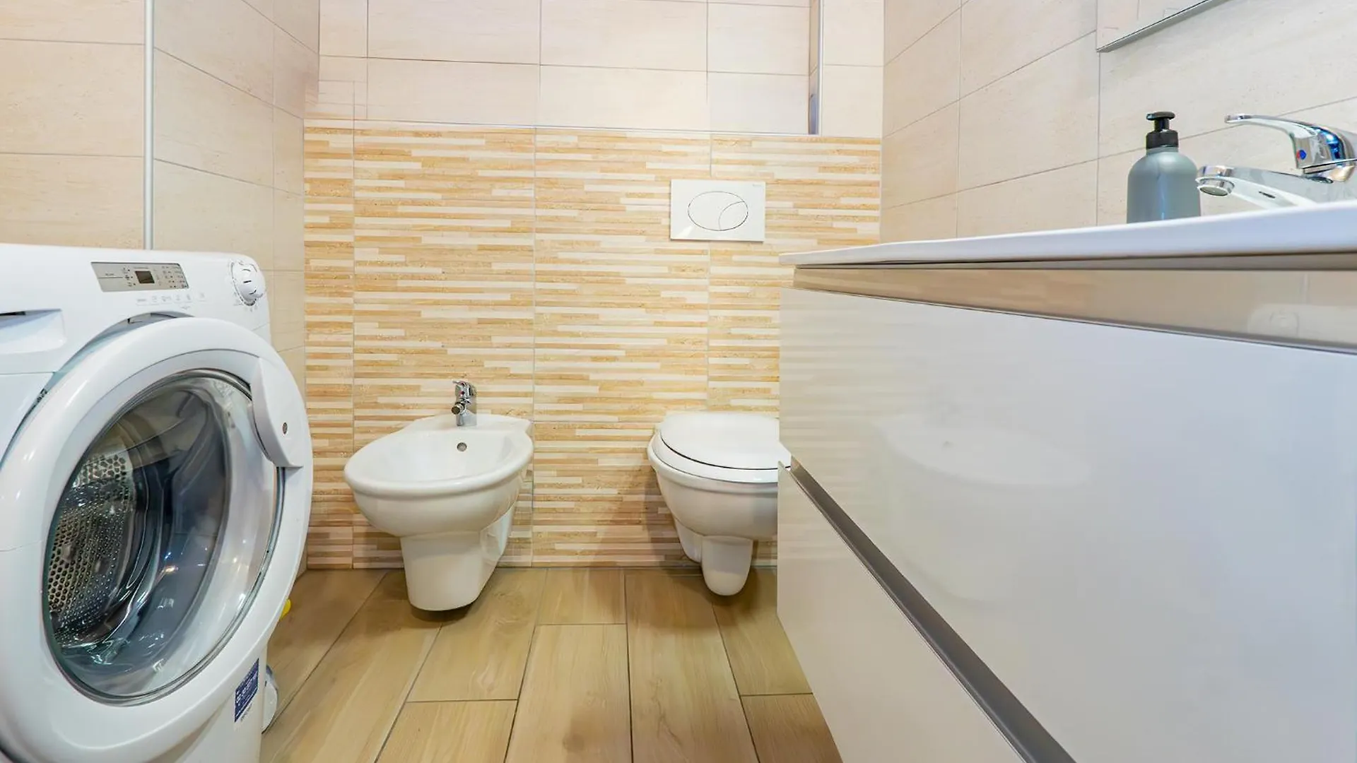 Chiaro House Apartment Colico 0*,