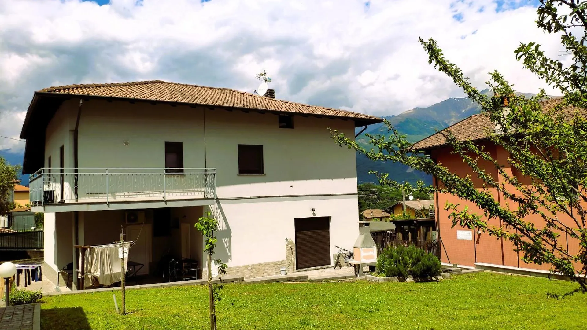 Chiaro House Apartment Colico 0*,  Italy